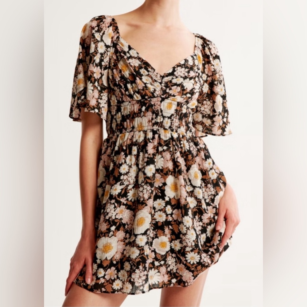 Abercrombie Flutter sleeve smocked waist dress